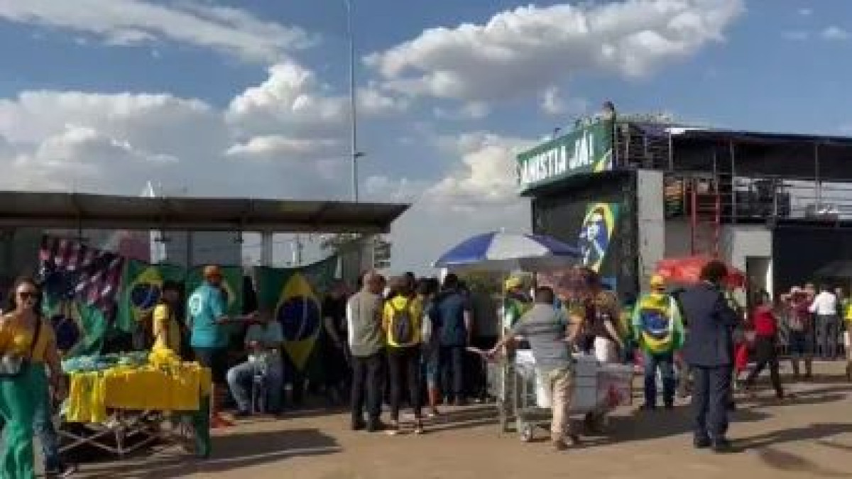 Manifestação em Brasília defende anistia para envolvidos nos atos de 8 de janeiro