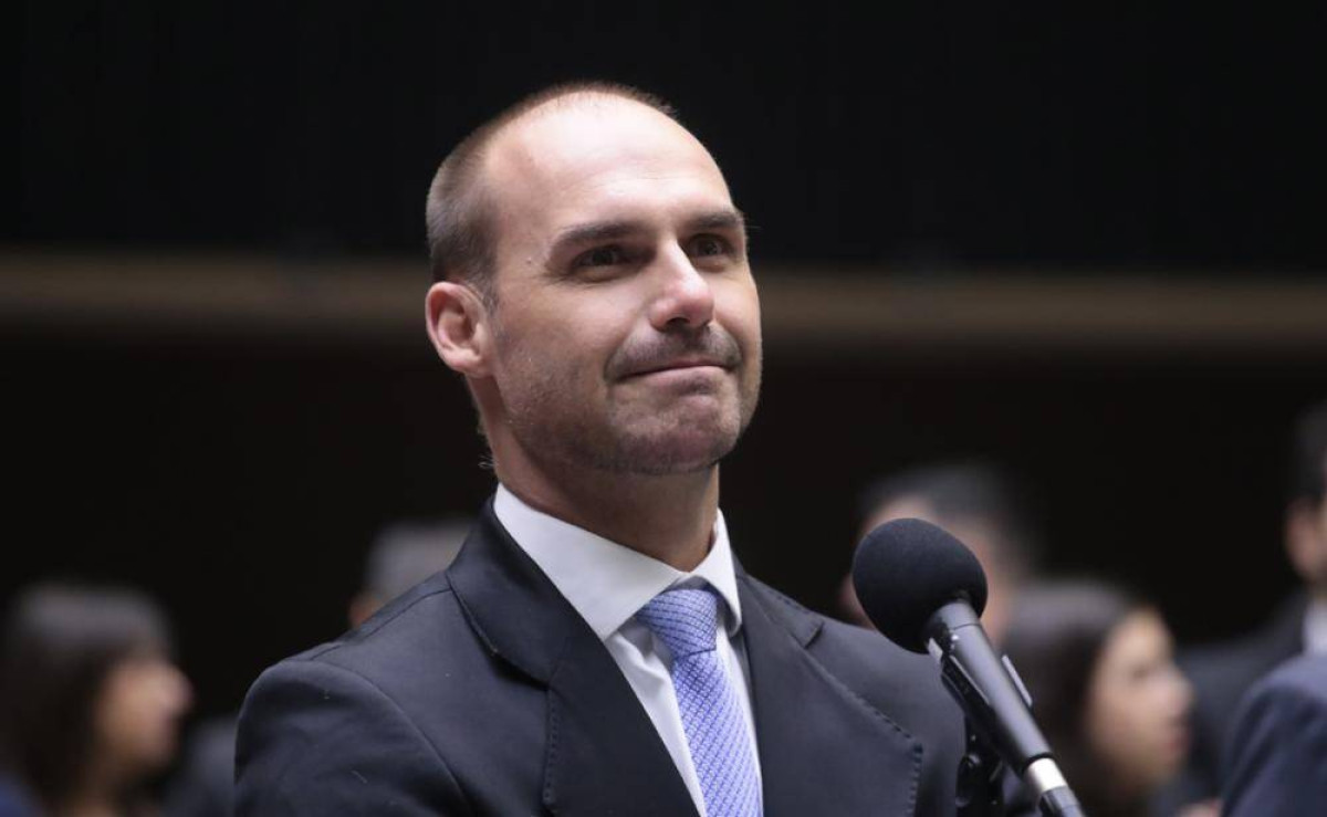 Eduardo Bolsonaro acusa Lula de interferir nas eleições argentinas