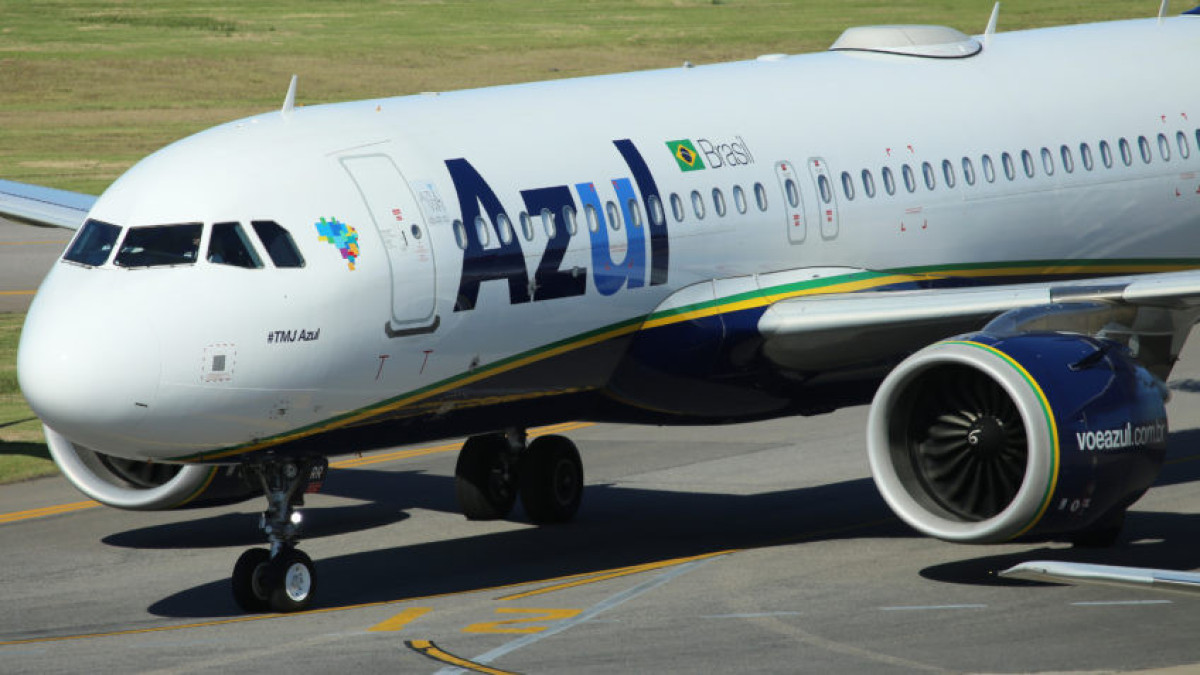 Ações da Embraer caem após Azul reduzir encomendas de aeronaves