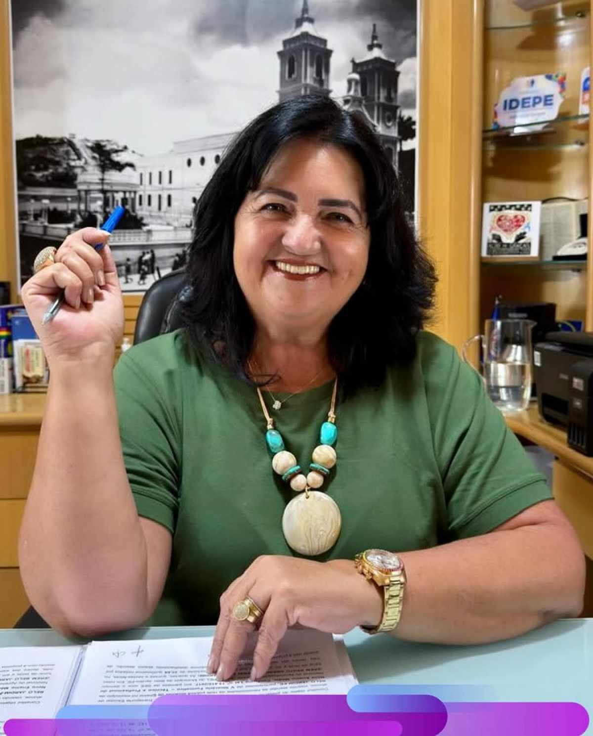 Professora Ana Lúcia é homenageada com medalha da PM