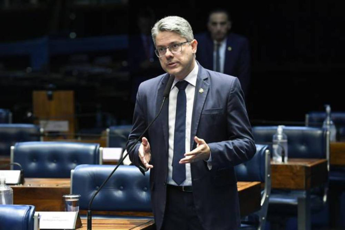 Alessandro Vieira pede arquivamento de ação de Gilmar Mendes na PGR