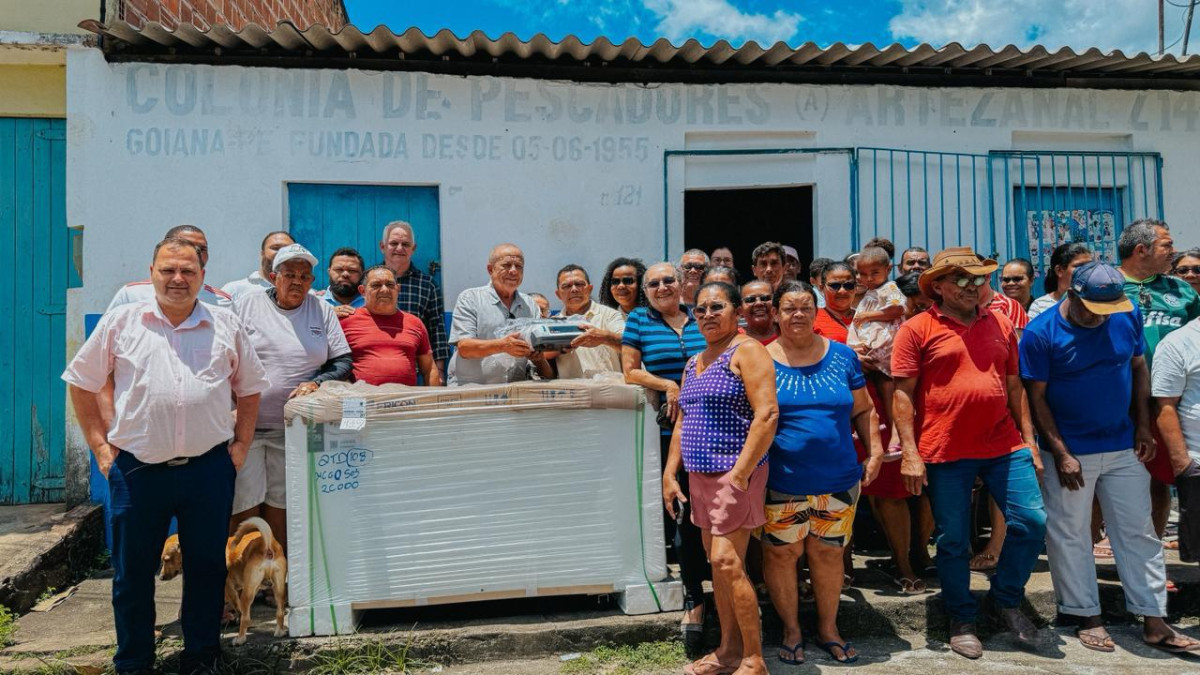 Prefeito Marcílio Régio entrega kits com freezer e balança às colonias de pescadores em Goiana
