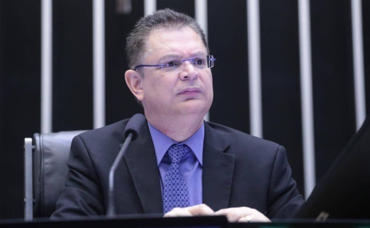 André Mendonça manda retirar vídeo de Sóstenes que associa PT a facções criminosas