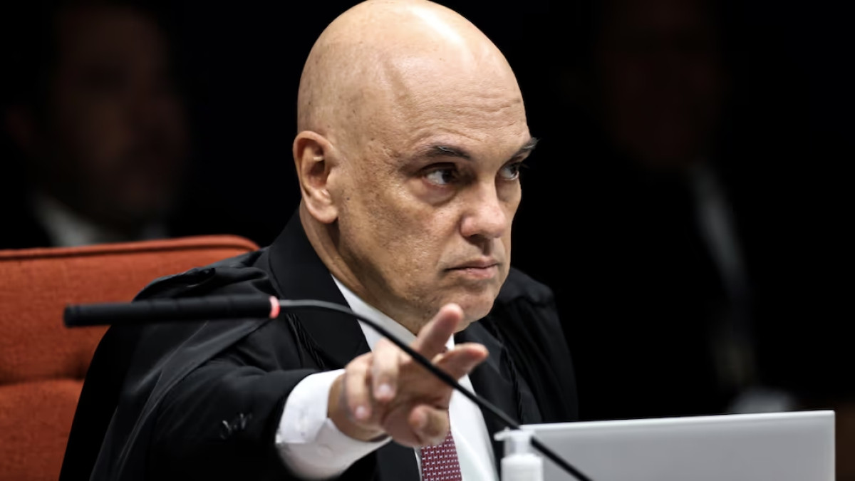 Moraes se declara impedido e envia a Gilmar habeas corpus de Bolsonaro