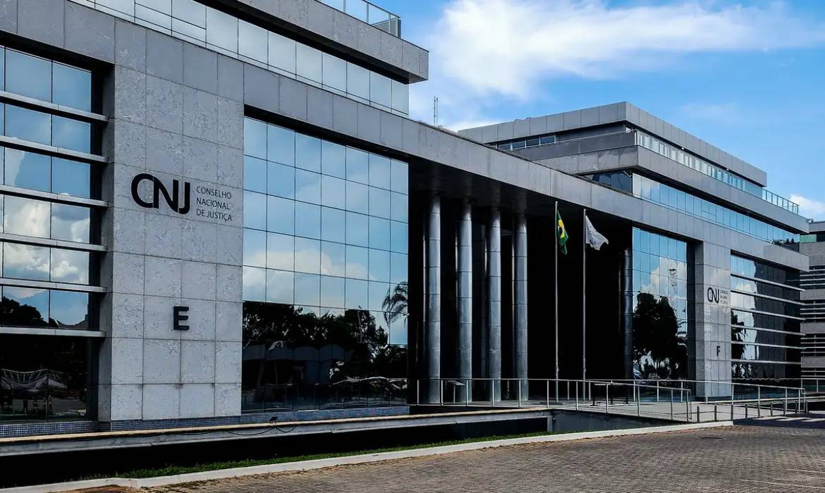 CNJ deve votar nesta terça fim da aposentadoria compulsória para magistrados