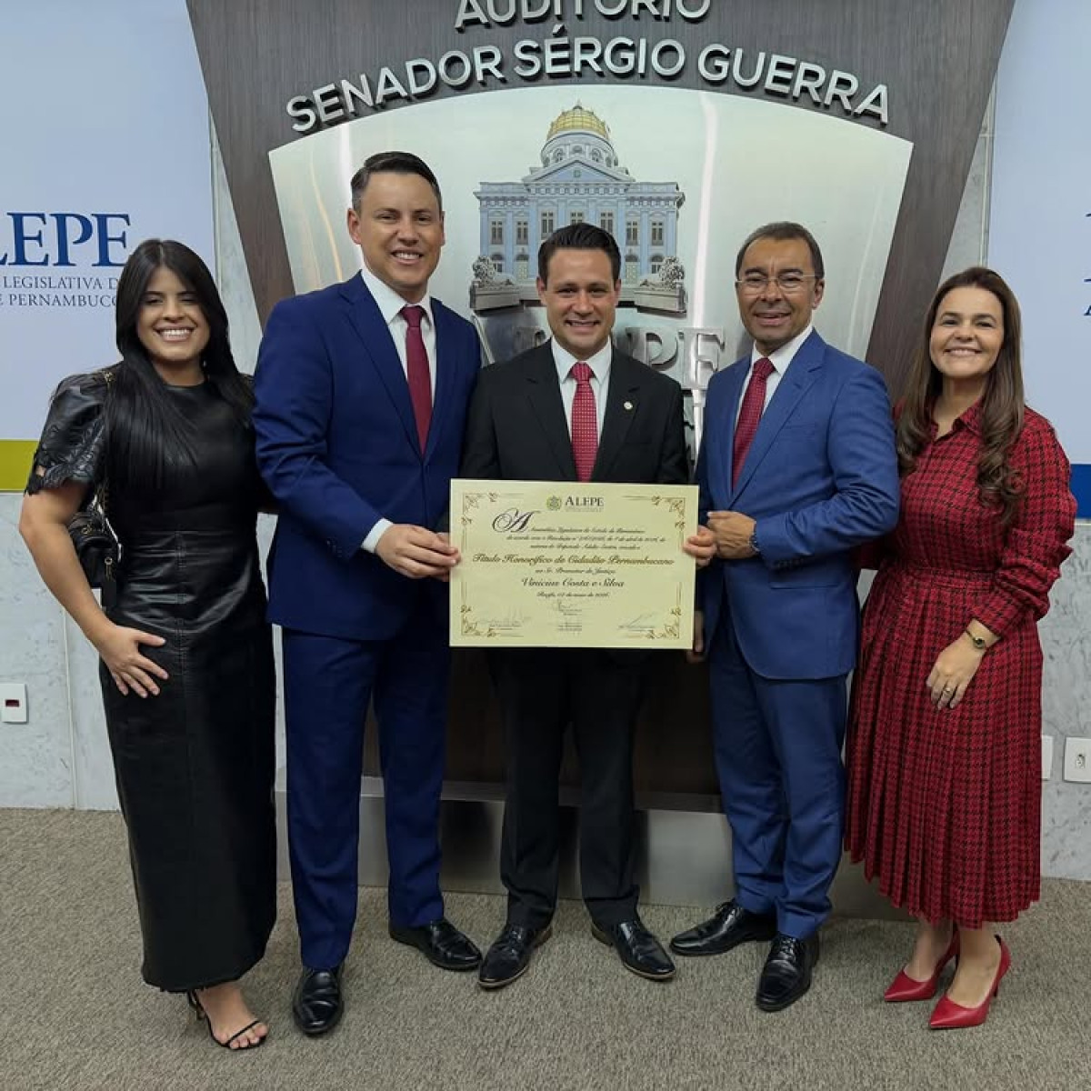 Na Alepe, prefeito Sergio Colin acompanha homenagem ao promotor Vinícius Costa e Silva