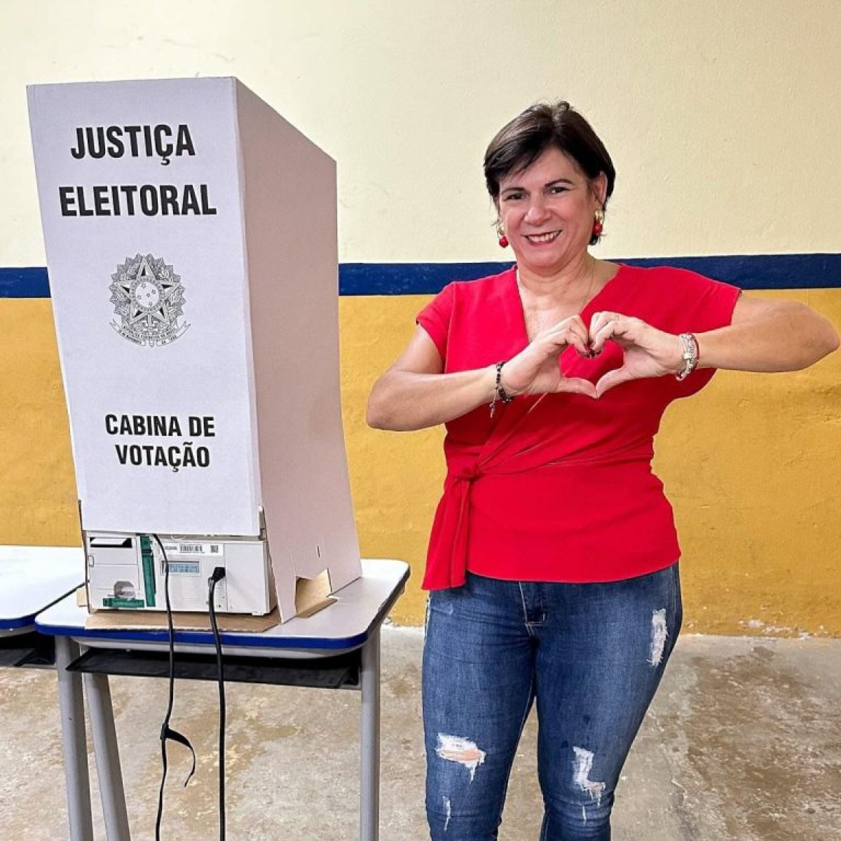 Aninha da Ferbom, de Nazaré da Mata, sanciona lei que garante 13º e férias para prefeita, vice, vereadores e secretários