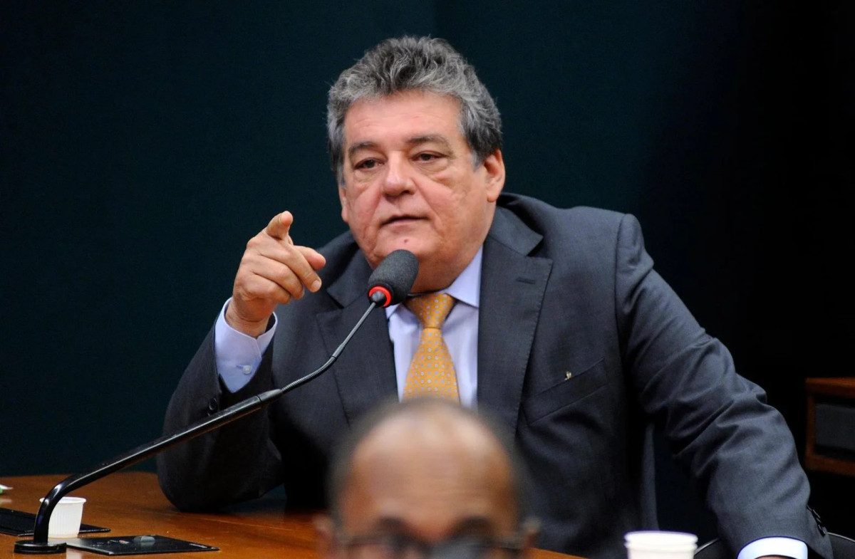 “Quem não está com Lula está contra a democracia, está a favor de Flávio Bolsonaro”, diz Silvio Costa