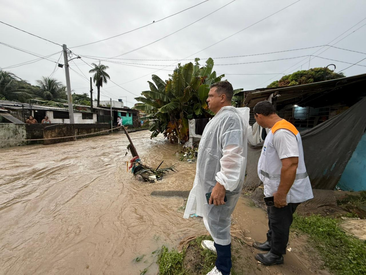 Solidariedade e Compromisso: Júnior de Cleto presta apoio a famílias atingidas pelas chuvas no Recife
