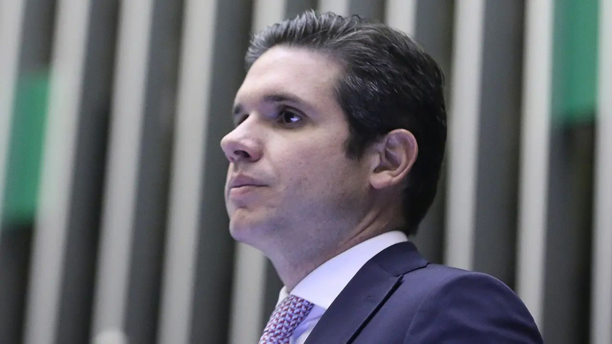 Grupo armado invade aeroporto na Paraíba e tenta roubar avião de Hugo Motta