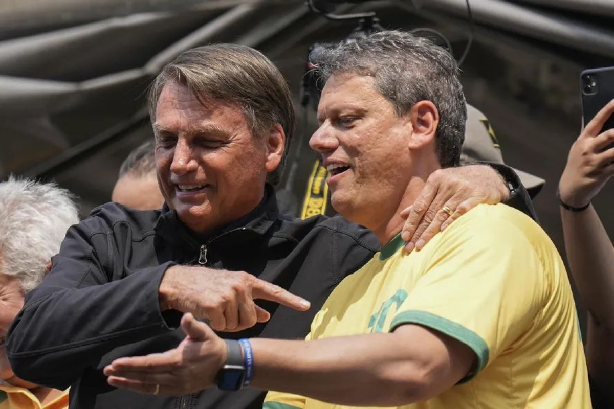 Tarcísio defende domiciliar para Bolsonaro em reuniões no STF