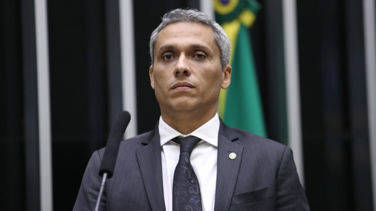 Gustavo Gayer é internado com obstrução intestinal
