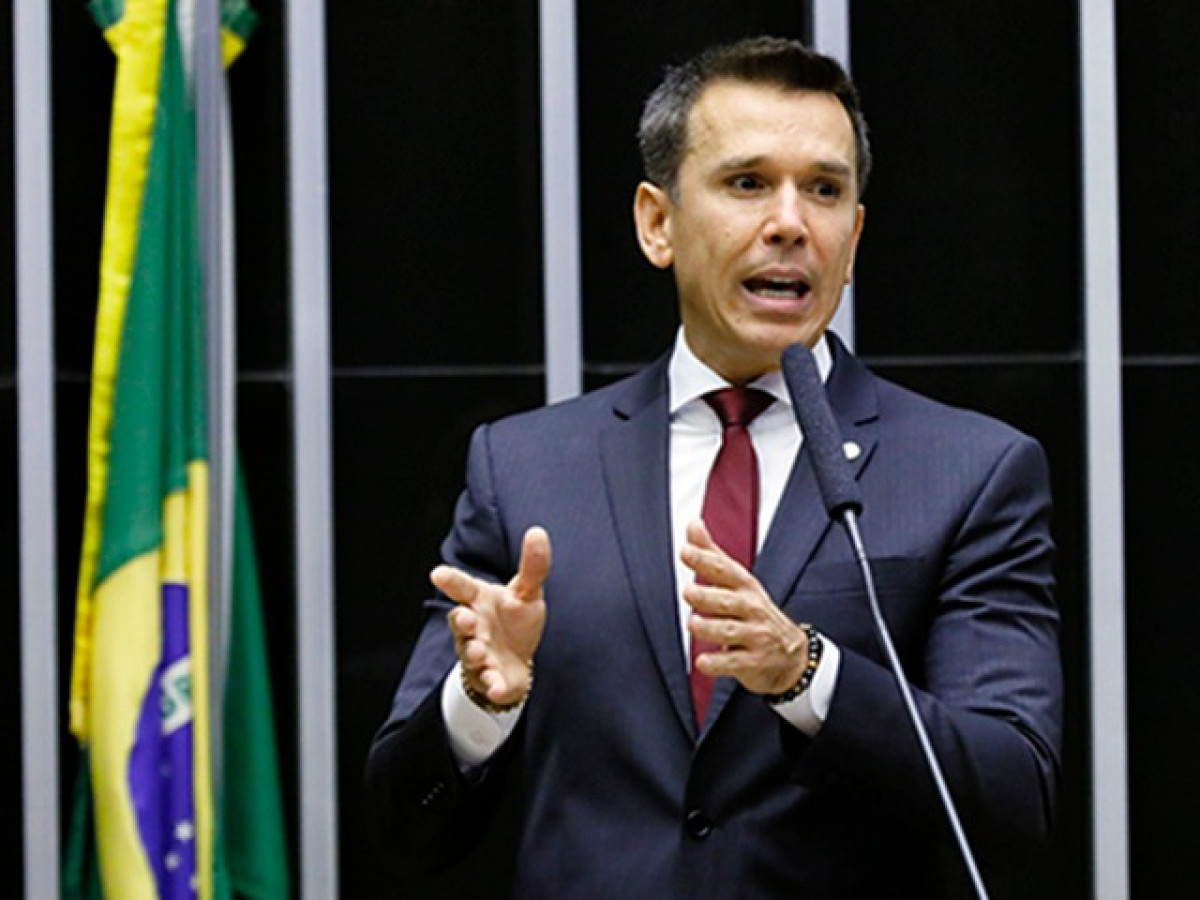 Felipe Carreras propõe audiência pública para debater impactos das mudanças na “taxa das blusinhas” no Polo de Confecções do Agreste
