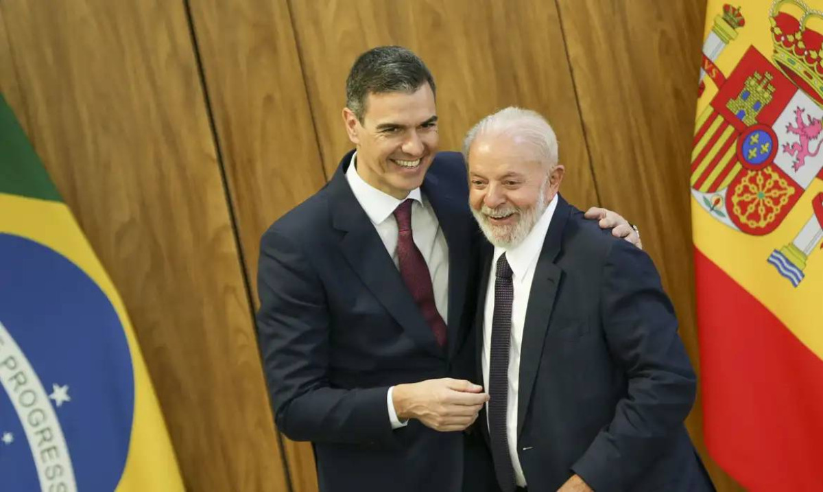 Lula é recebido por Sánchez em cerimônia no Palácio de Pedralbes na Espanha