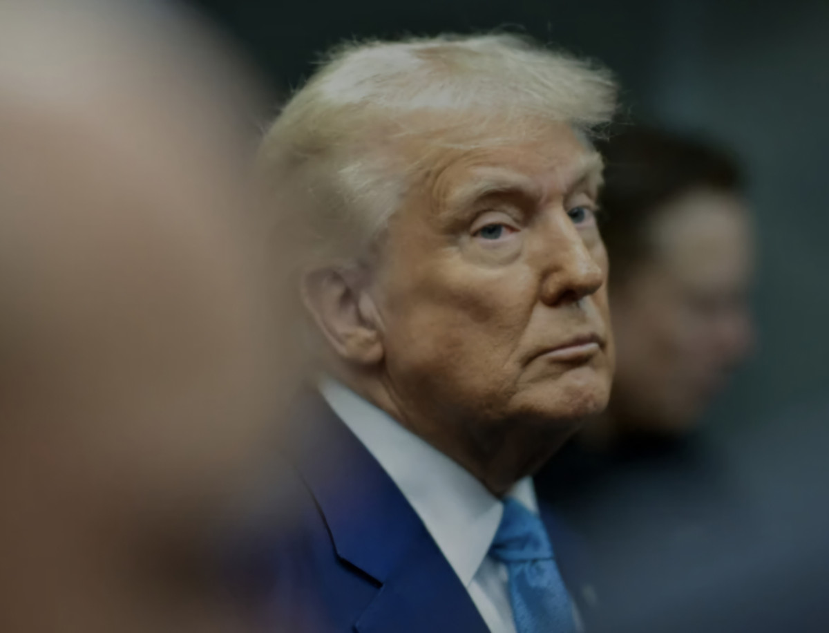 Trump anuncia tarifas para caminhões, móveis e farmacêuticos