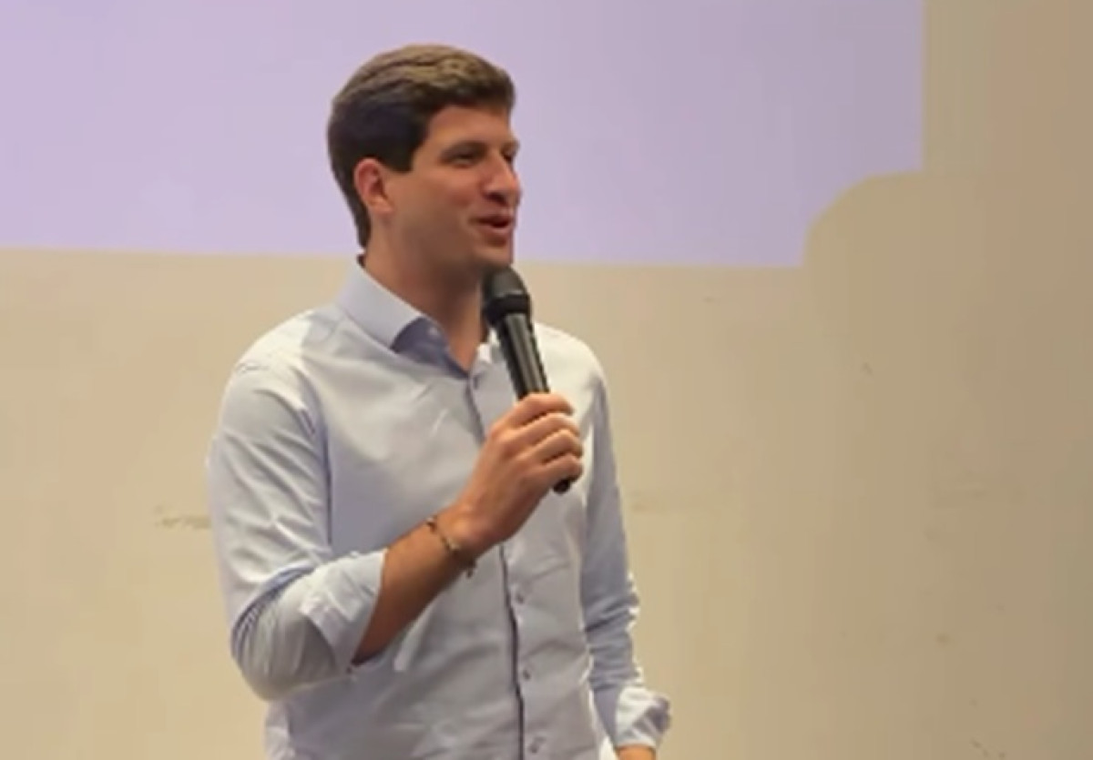 João Campos critica ensino técnico em Pernambuco e apresenta Embarque Digital como modelo