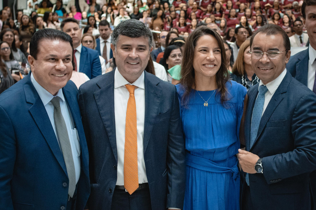 Ao lado de Raquel Lyra, Adalto Santos e Edilson Tavares, Eduardo da Fonte participa da abertura do 25º Congresso de Mulheres da Assembleia de Deus
