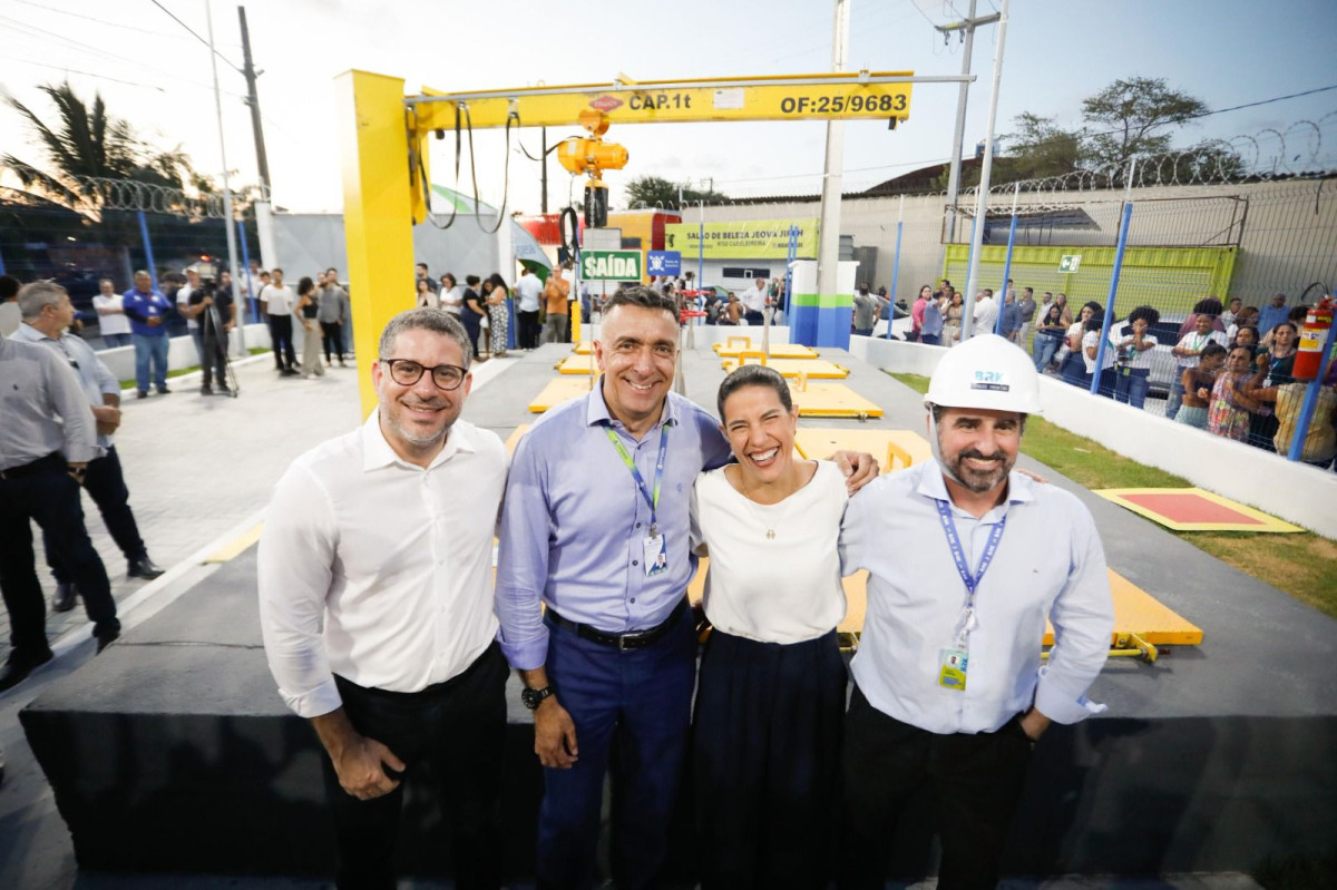 Na comunidade do Coque, governadora Raquel Lyra inaugura nova estrutura de esgotamento sanitário e amplia saneamento básico no Recife