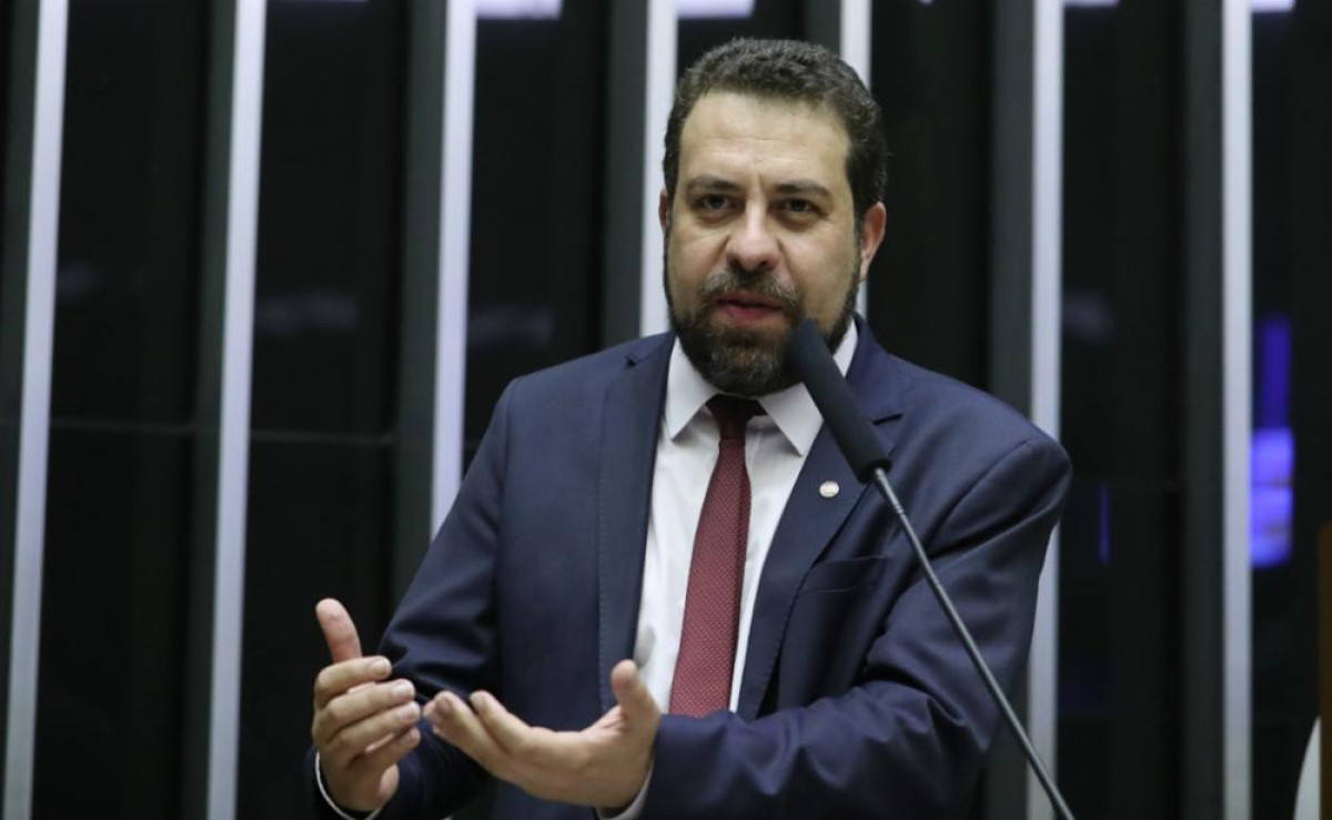 Boulos pede ofensiva nas redes para associar tarifaço a Flávio