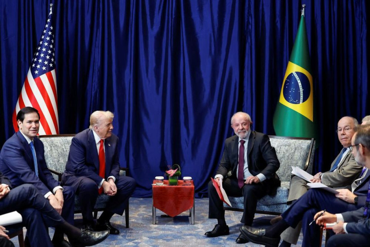 Brasil e EUA retomam negociação sobre tarifas nesta segunda (31)