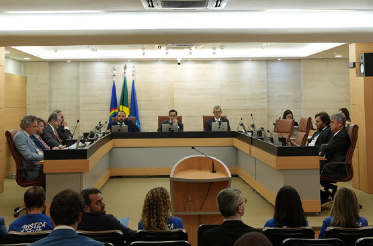 Pleno do TCE-PE presta homenagem ao professor João Maurício Adeodato