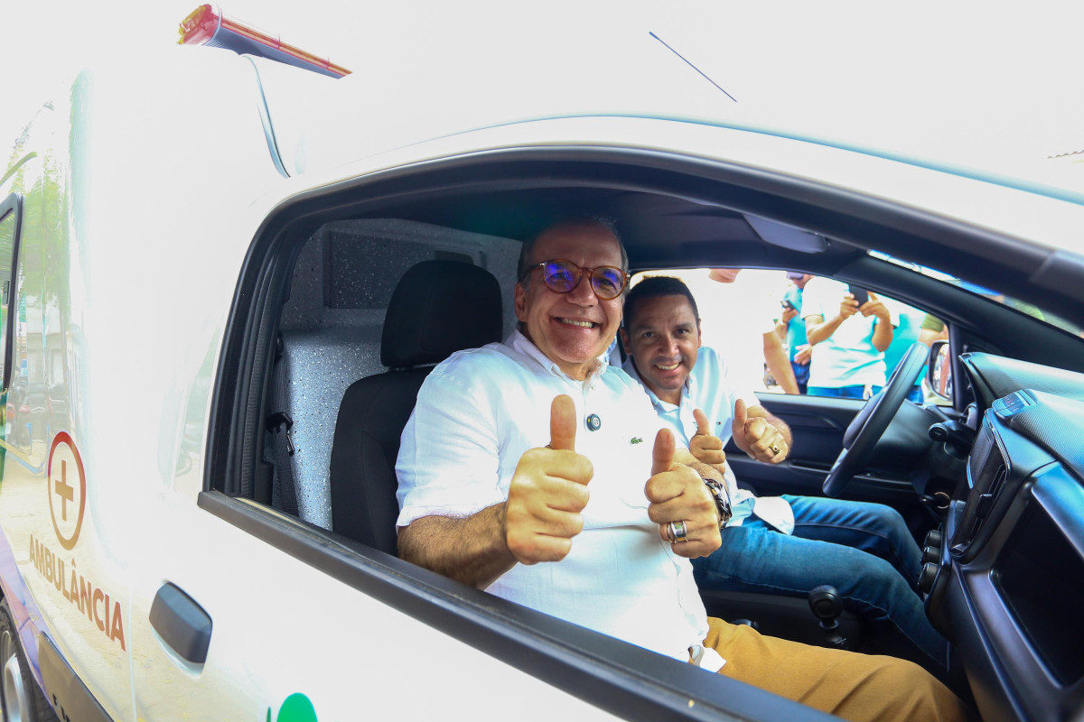 Senador Dueire e prefeito Dr. Elton Martins entregam equipamentos e anunciam nova creche em Águas Belas