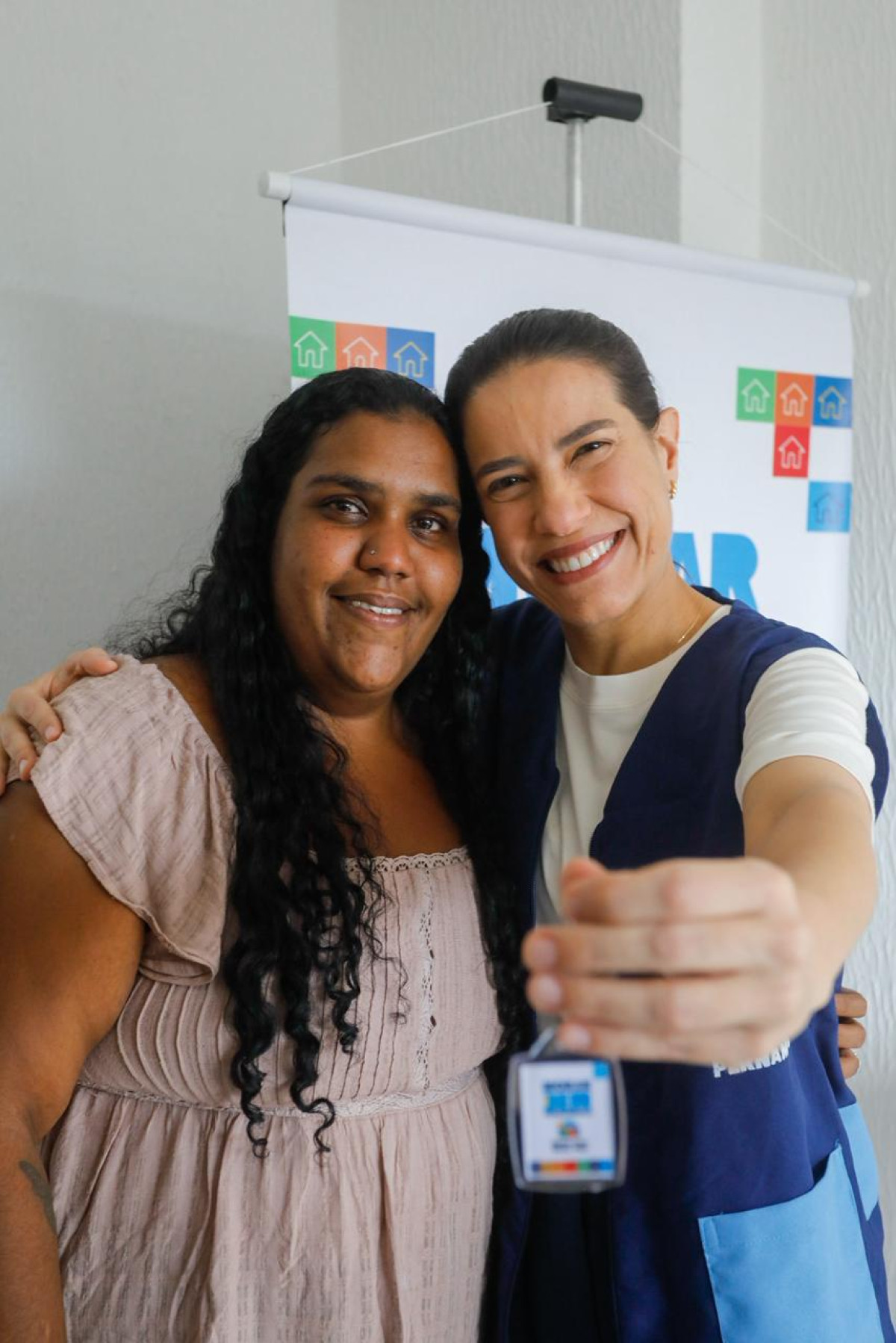 No Recife, governadora Raquel Lyra entrega chaves de residencial beneficiado pelo Programa Morar Bem PE – Entrada Garantida