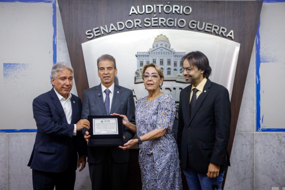 Empresa Ferreira Pinto recebe voto de aplauso da Alepe