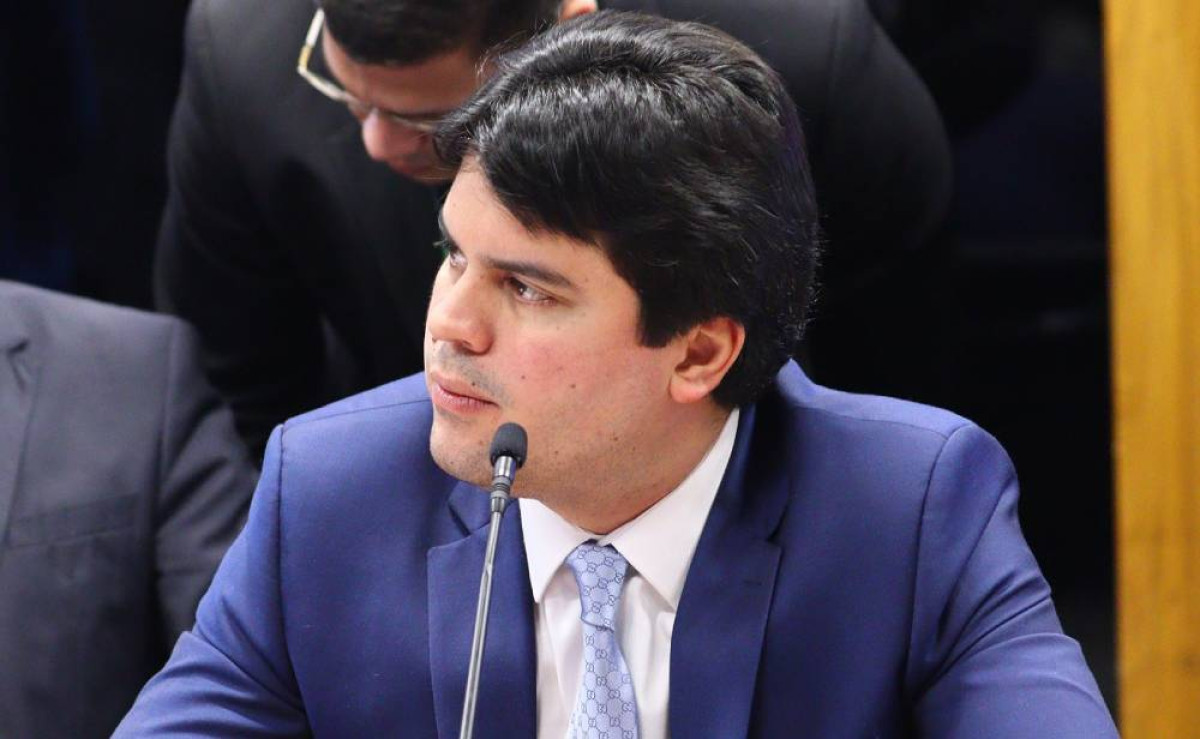 Ex-assessora doa R$ 9,6 mil para campanha de André Fufuca ao Senado