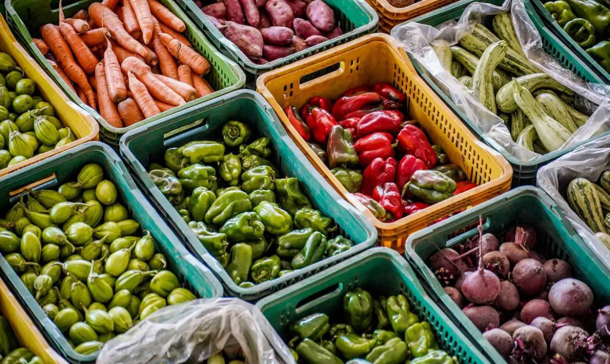 Inflação dos alimentos desacelera com queda nas carnes e hortifrúti