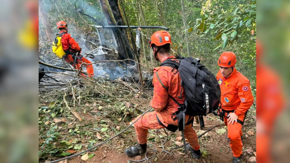 Helicóptero cai no Rio de Janeiro e deixa quatro pessoas mortas
