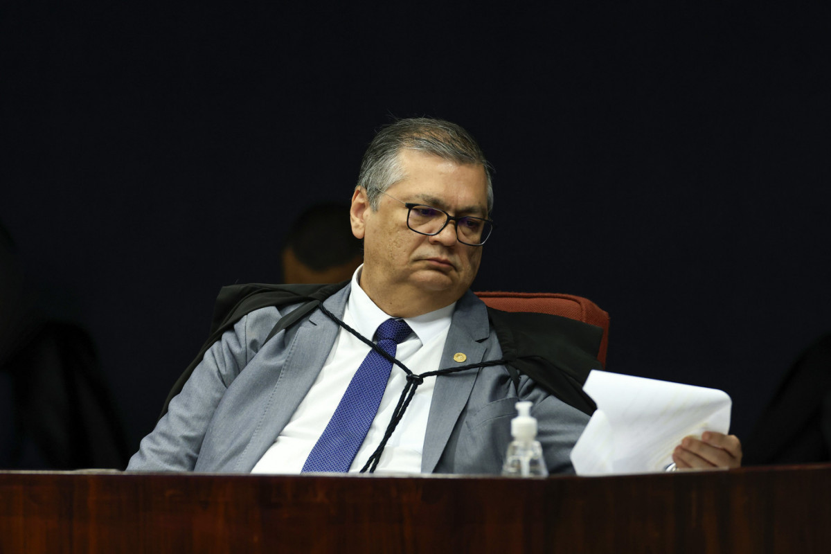 Dino fala em ‘agressões e injustiças’ após operação contra fonte de jornalista