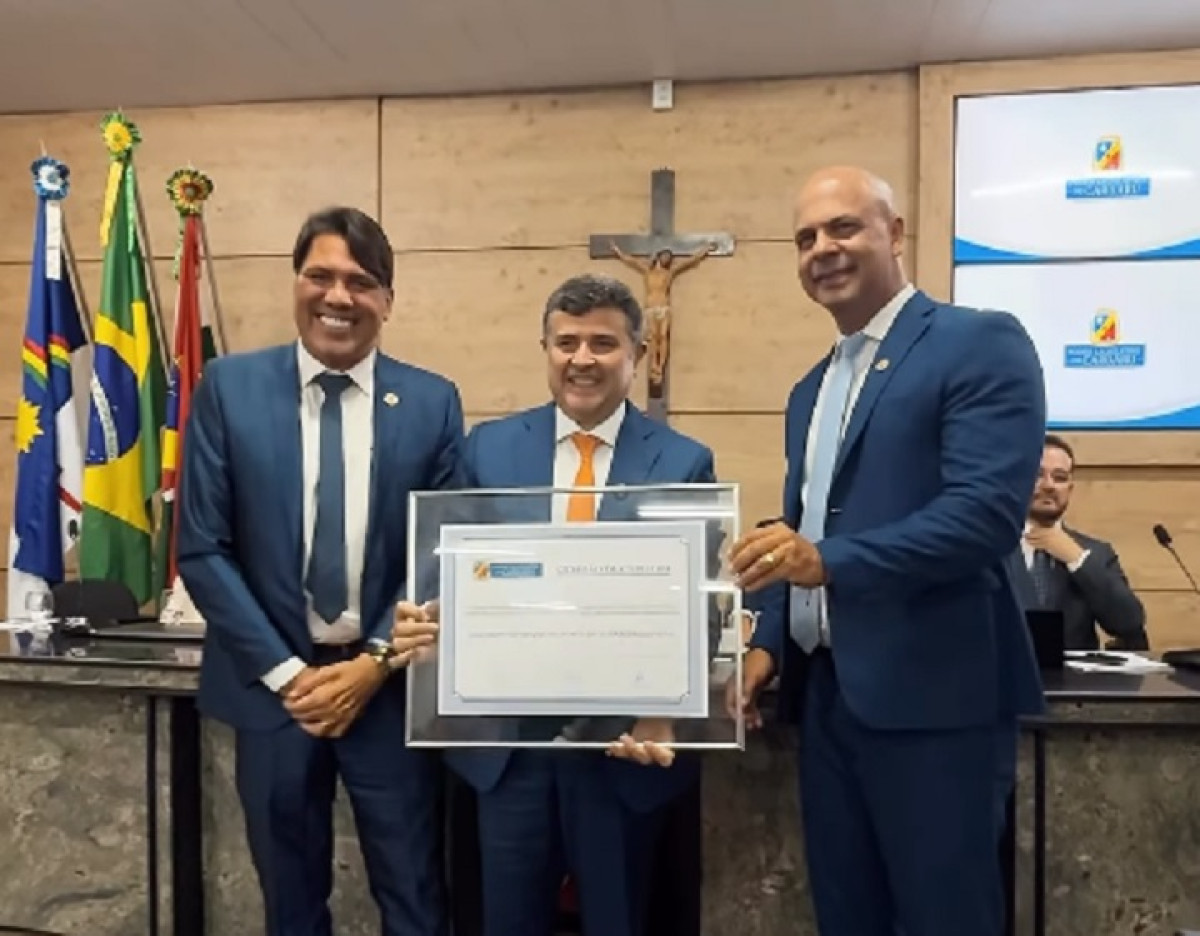 “Alegria de um pai”: Eduardo da Fonte recebe título em Caruaru ao lado de Lula e exalta trajetória do filho