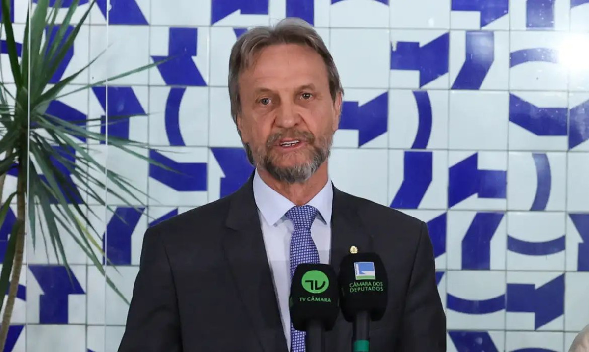 Líder do PT na Câmara passa mal e votação é adiada