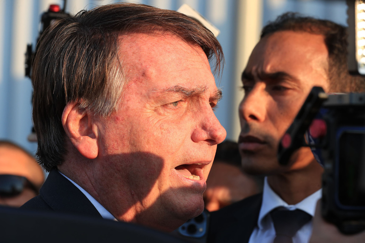 Flávio afirma que Bolsonaro cumpre requisitos legais para prisão domiciliar