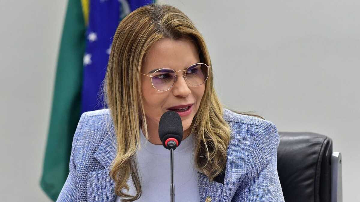 Clarissa Tércio entra no radar como opção à vice e reforça estratégia de aceno ao eleitorado evangélico e à representatividade feminina