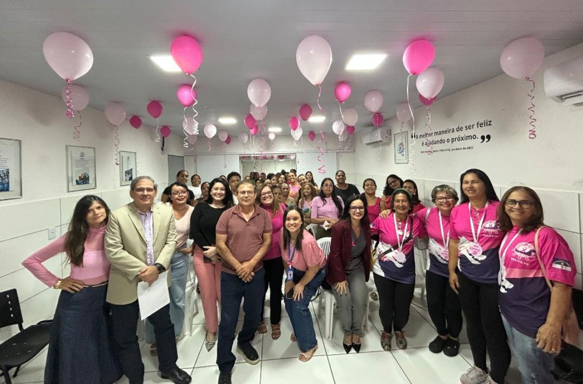 Outubro Rosa: ABECC realiza ação voltada a familiares dos alunos do projeto social