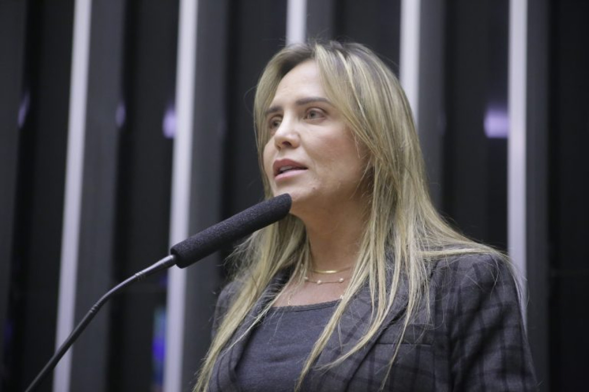 Celina revoga lei que autorizava compra do Banco Master