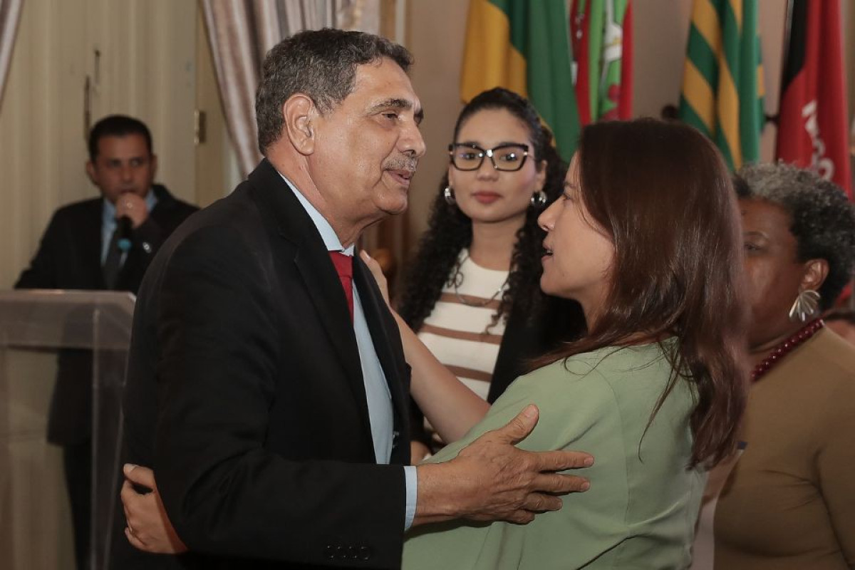 João Paulo compara Raquel Lyra a Dilma e destaca resistência feminina na política