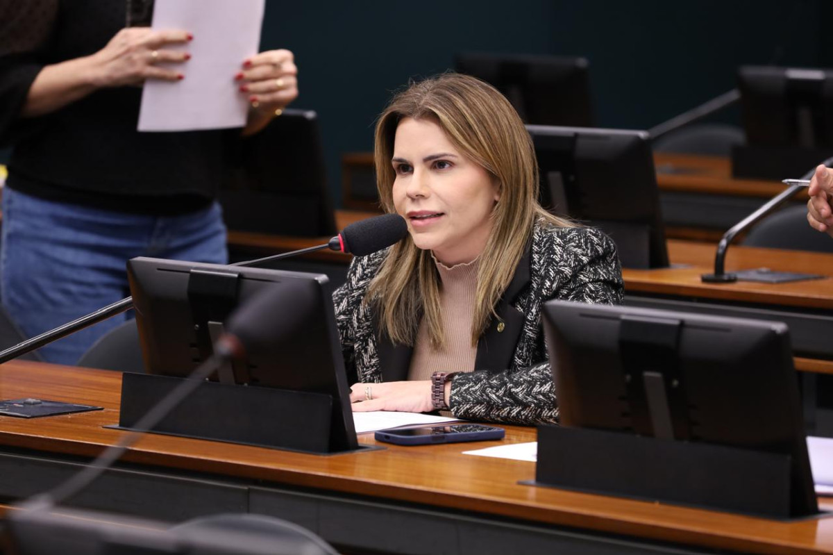 “Negar o cordão girassol é negar dignidade”, diz Clarissa Tércio sobre veto do presidente Lula