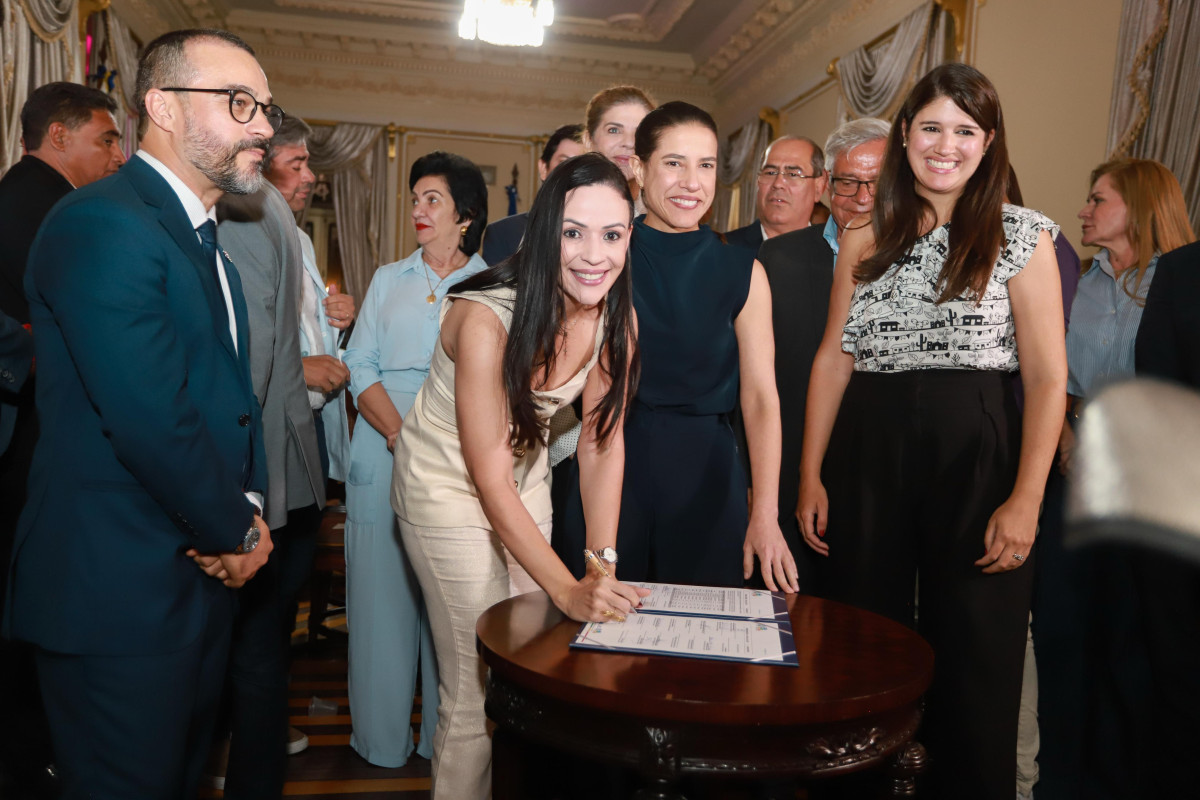 Márcia Conrado assina ordem de serviço para construção do CEU da Cultura de Serra Talhada