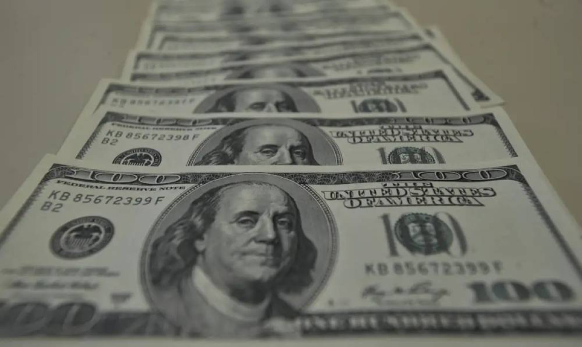 Dólar opera estável após divulgação do IPCA de julho