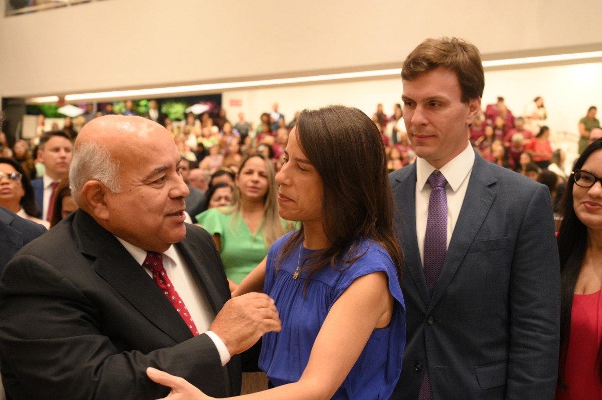 Miguel Coelho participa ao lado de Raquel Lyra da programação do 25º Congresso de Mulheres da Assembleia de Deus