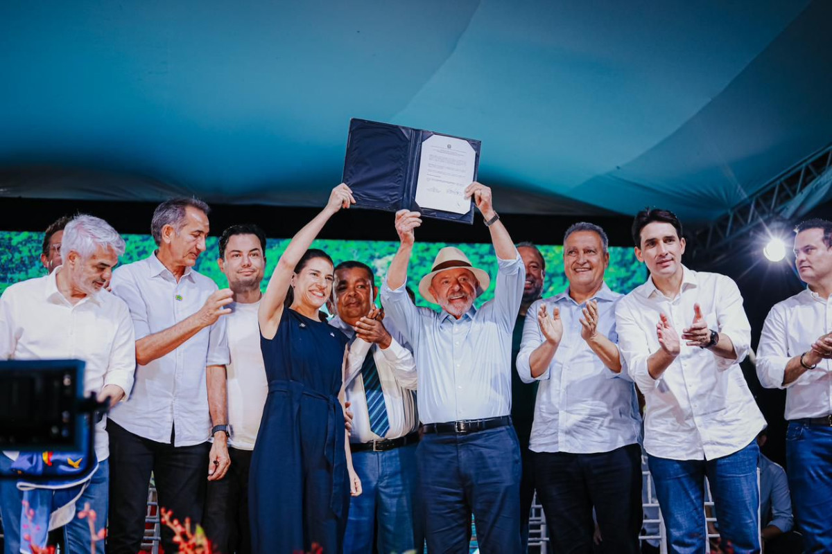 “Água deve ser sinônimo de benção”, destacou a governadora Raquel Lyra ao lado do presidente Lula na inauguração da Barragem Panelas II, após mais de 10 anos de espera