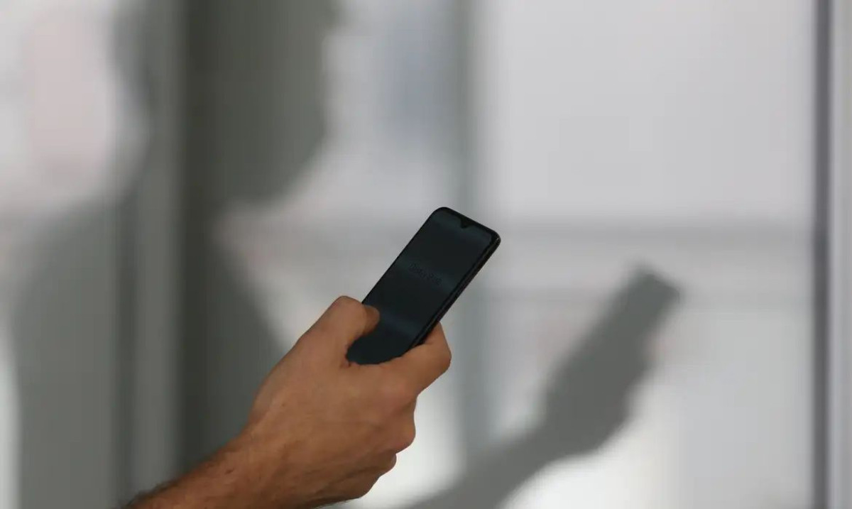 Mais de 830 mil celulares foram furtados ou roubados em 2025, diz relatório