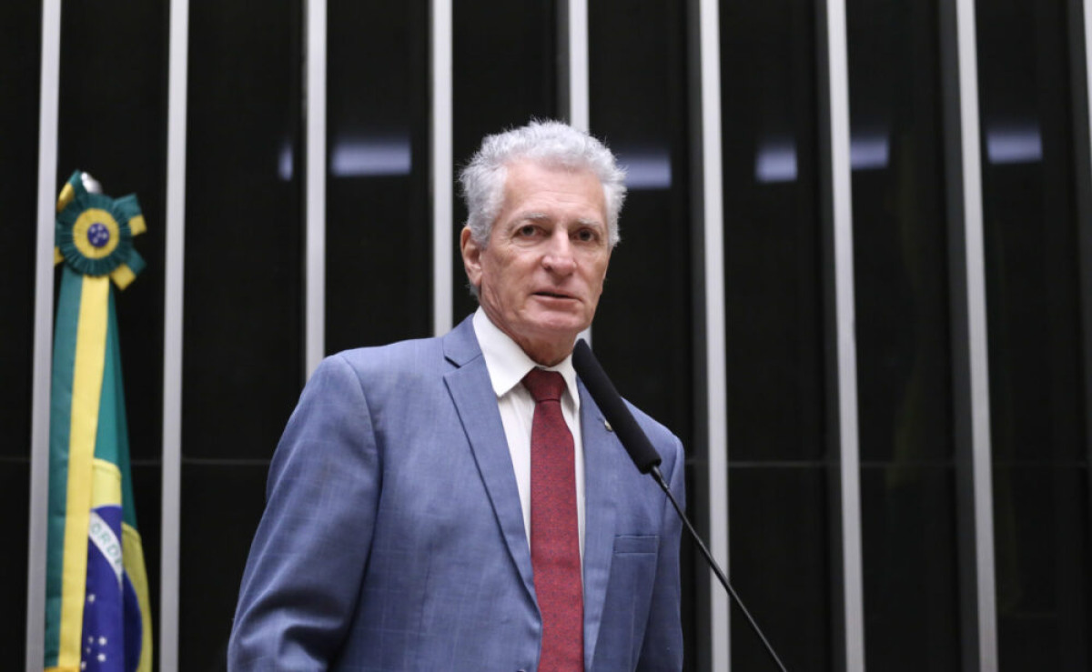 Justiça mantém condenação de deputado do PT por imagem de IA