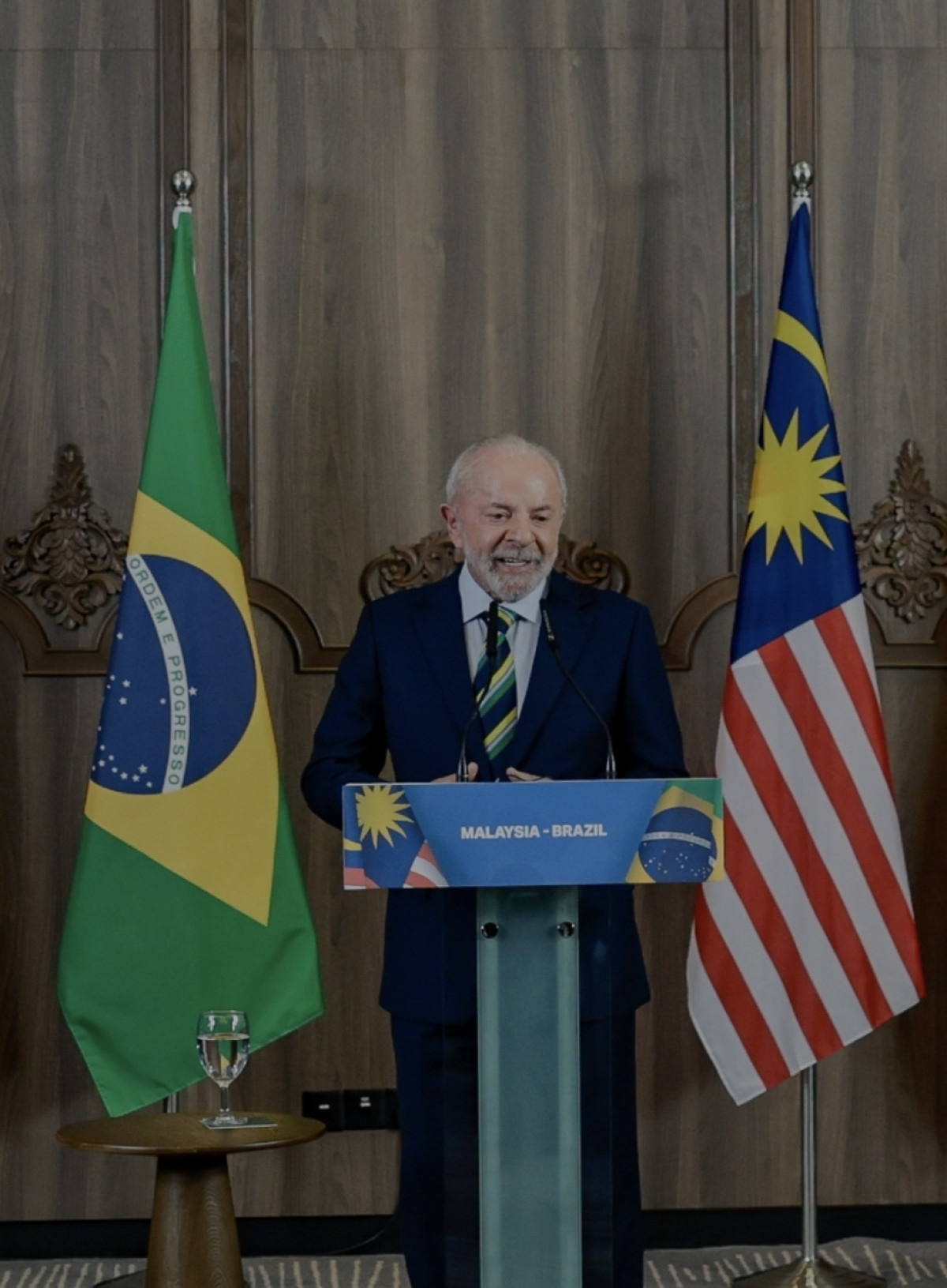 "Não é possível resolver em uma conversa", diz Lula sobre tarifaço