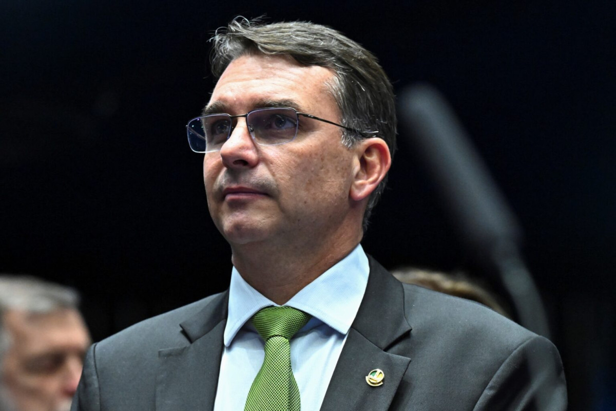 Flávio chama operação do caso Dark Horse de “terceira facada