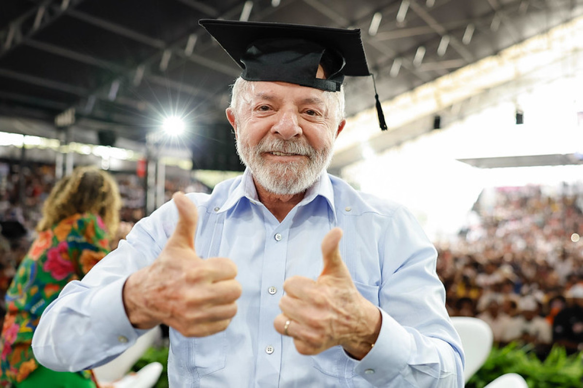Lula sugere ampliar Pé-de-Meia para universitários