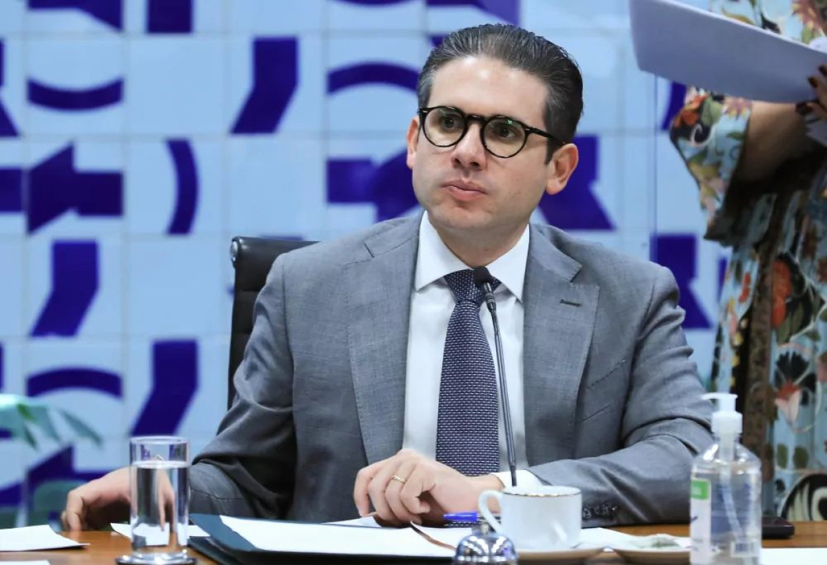 Motta aguarda orientação jurídica antes de definir situação do mandato de Ramagem